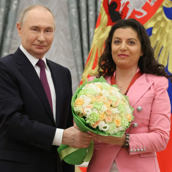 Putinova omiljena novinarka teško bolesna: "Moram na operaciju"; Muž joj u komi već devet meseci FOTO