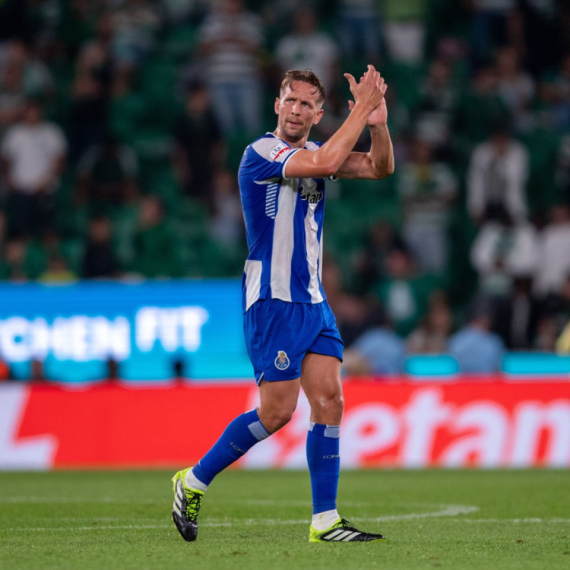 Povredio se De Jong – dobra ili loša vest za Zvezdu?