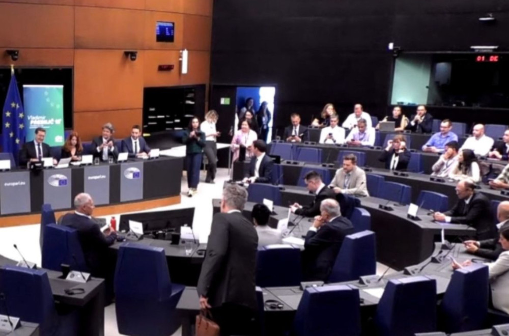 Blokaderska opozicija u Strazburu traži sankcije i za policajce koji mesecima trpe blokaderski teror