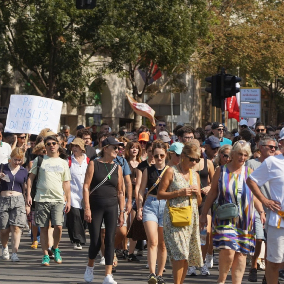 Mediji: Tone brod blokadera VIDEO