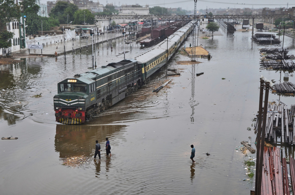 Za 24 sata evakuisano više od 122.000 ljudi: Vanredno stanje zbog poplava FOTO