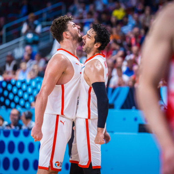 Ko kaže da nema Jokića na Evrobasketu?! Samo nije "pravi" – Turska u polufinalu uz istoriju Šenguna!