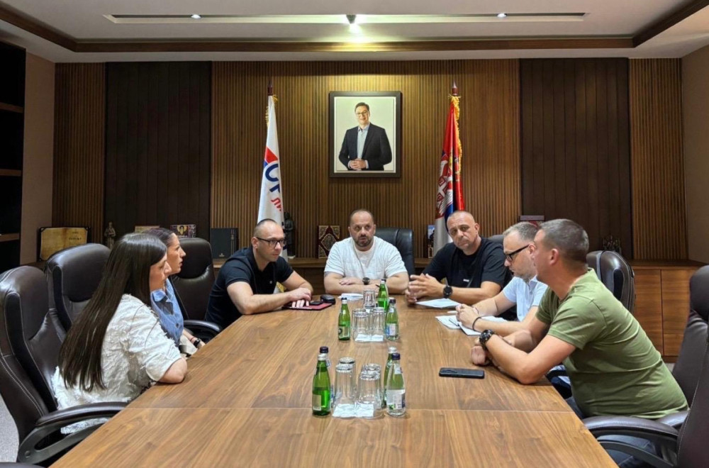 Srpska lista sa radnicima Službenog glasnika: Srbija nikog neće ostaviti bez primanja