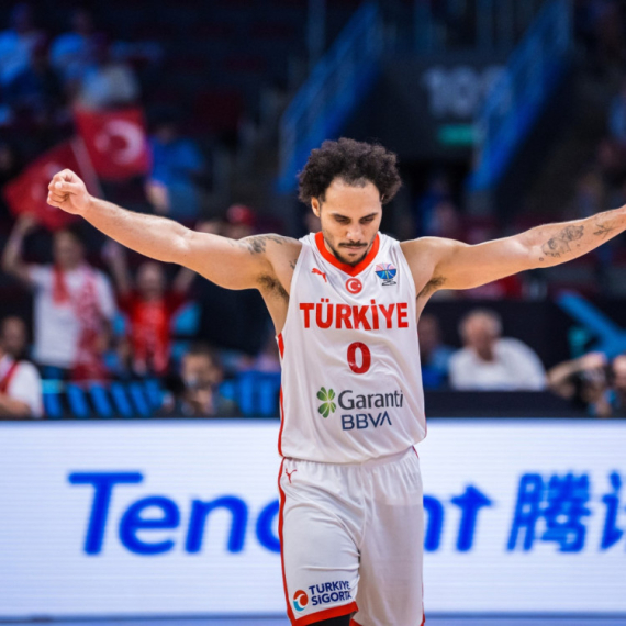 B92.sport na treningu Turaka: Larkin kao snajper – Šengun ume i nogom VIDEO