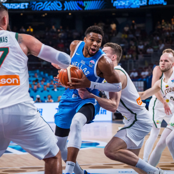 Grčka i Adetokumbo u polufinalu posle 16 godina – uzalud Valančunas i dabl-dabl