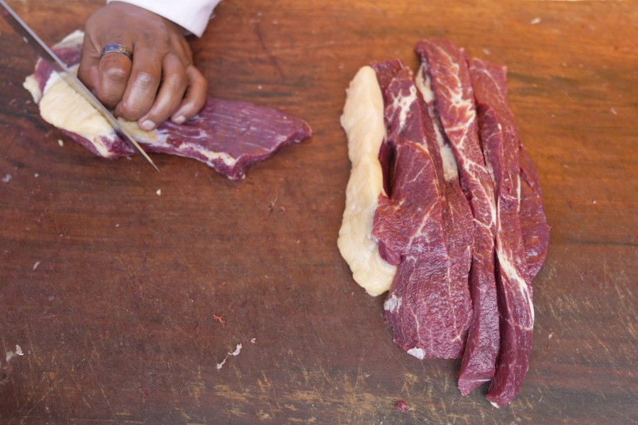 Izglasano: Ove namirnice više neće moći da se nazovu biftek, burger i kobasica