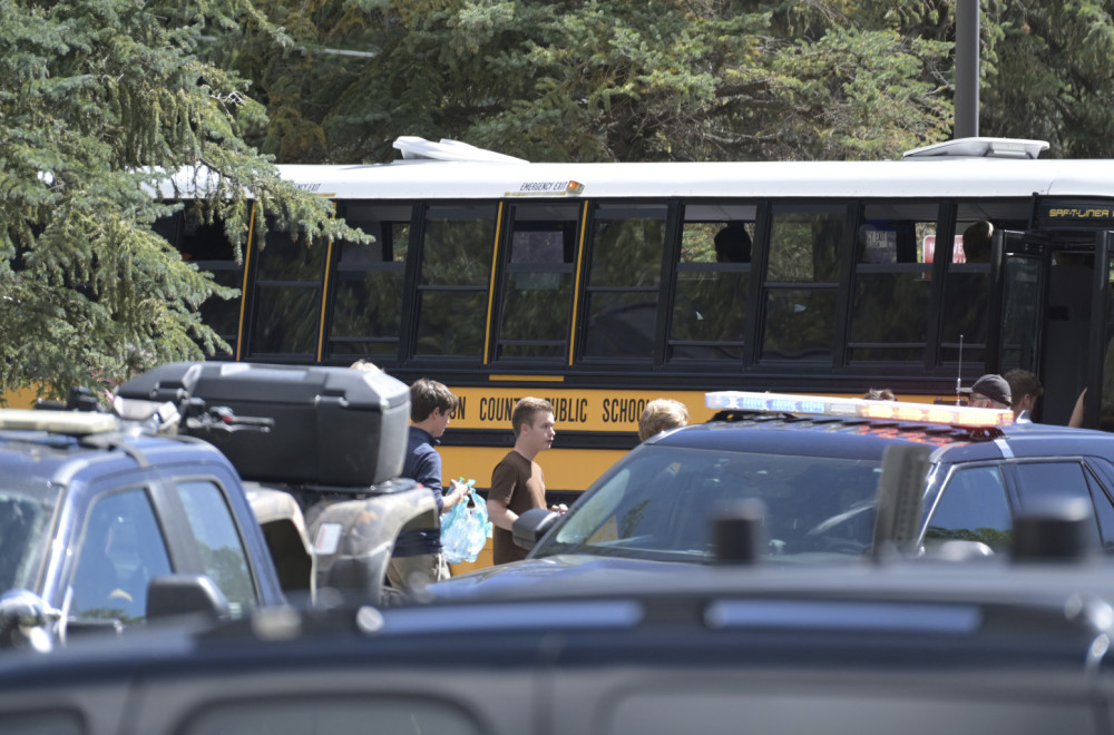 Pucnjava u školskom dvorištu: Najmanje troje učenika ranjeno FOTO/VIDEO
