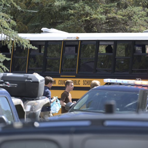 Pucnjava u školskom dvorištu: Najmanje troje učenika ranjeno FOTO/VIDEO