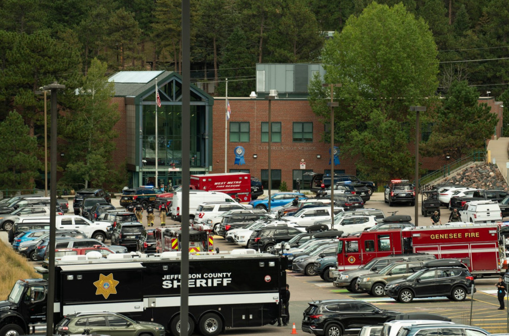 Napadač mrtav, jedan učenik kritično nakon pucnjave u srednjoj školi u Koloradu