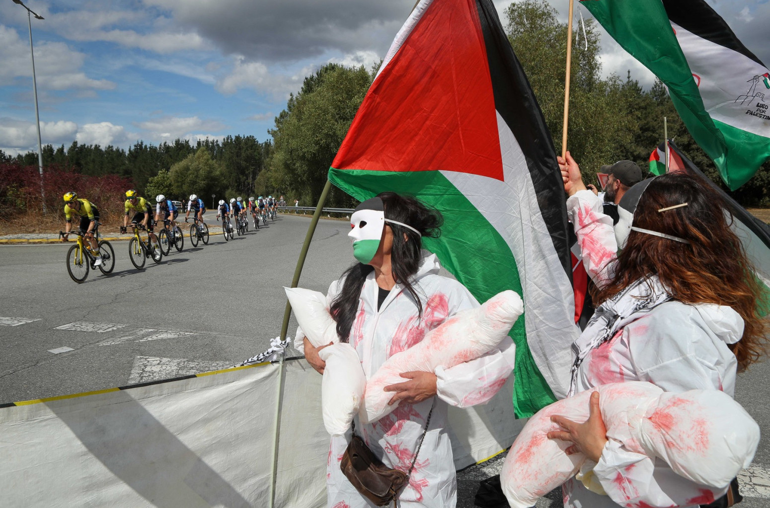 Biciklisti prete napuštanjem Vuelte zbog pro-palestinskih protesta FOTO/VIDEO