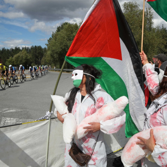 Biciklisti prete napuštanjem Vuelte zbog pro-palestinskih protesta FOTO/VIDEO