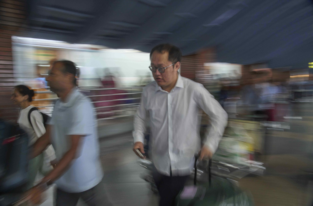 AP: Nakratko ukinut policijski čas u Nepalu; Ljudi trče ka prodavnicama hrane