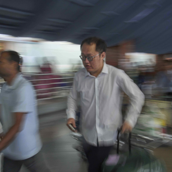 AP: Nakratko ukinut policijski čas u Nepalu; Ljudi trče ka prodavnicama hrane