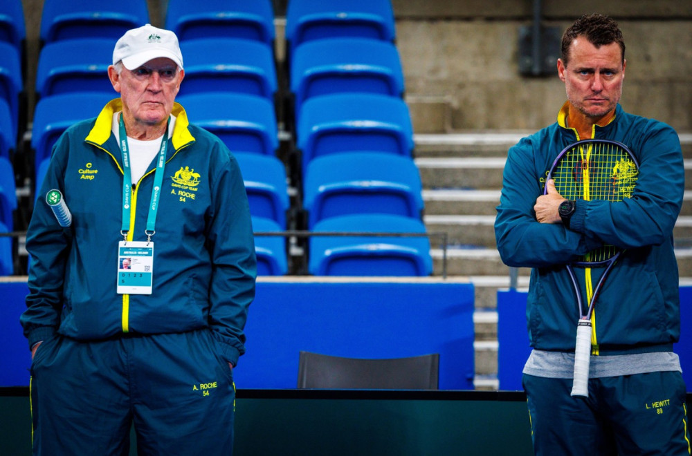 Suspendovan Lejton Hjuit