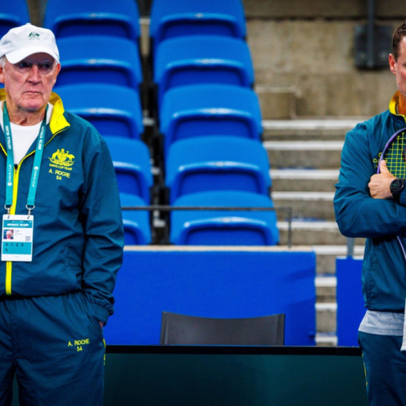 Suspendovan Lejton Hjuit