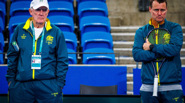 Suspendovan Lejton Hjuit