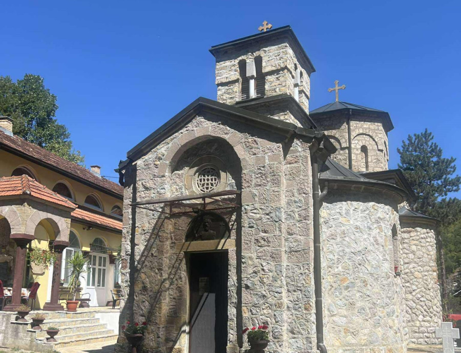 Jedan od najlepših manastira posvećen je velikom svecu koji se danas slavi: Mesto koje odiše mirom i toplinom