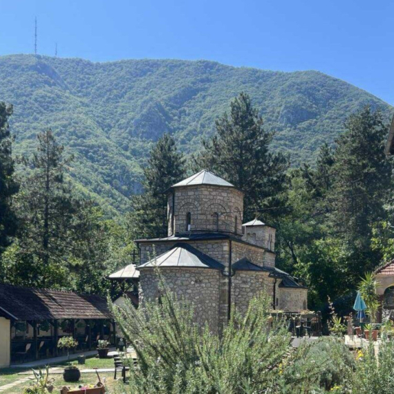 Jedan od najlepših manastira posvećen je velikom svecu koji se danas slavi: Mesto koje odiše mirom i toplinom