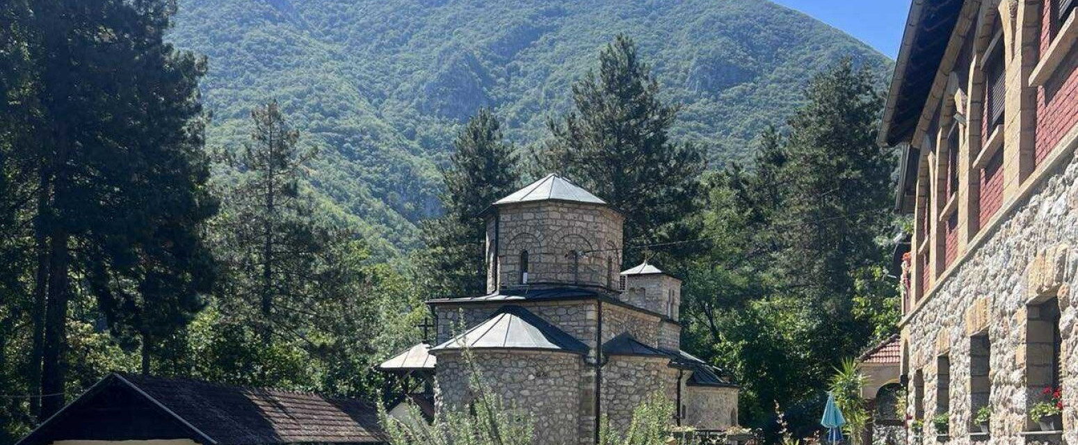 Jedan od najlepših manastira posvećen je velikom svecu koji se danas slavi: Mesto koje odiše mirom i toplinom