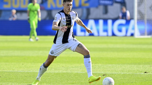 Levi bek zaobišao Humsku i vratio se u srpski fudbal