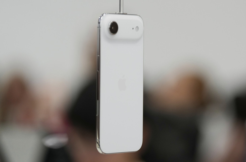 iPhone Air test izdržljivosti: Savijan, greban, sve je izdržao VIDEO