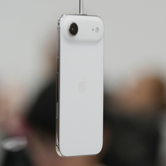 iPhone Air test izdržljivosti: Savijan, greban, sve je izdržao VIDEO