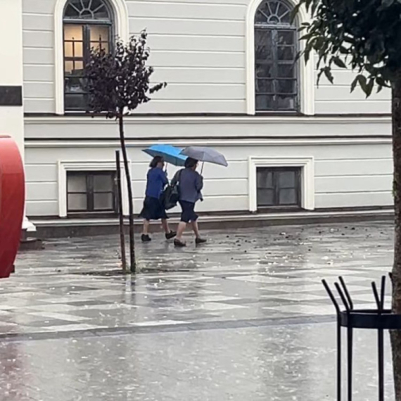 Počelo je; Nevreme stiglo u Srbiju – prvi na udaru Čačak FOTO/VIDEO