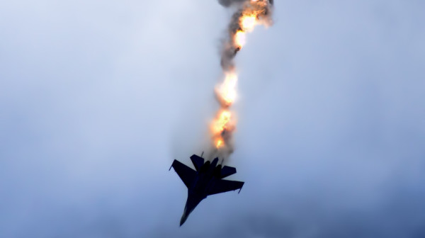 Srušio se avion: Masivan požar zahvatio nekoliko zgrada; Ima povređenih; "Držite se dalje" FOTO/VIDEO