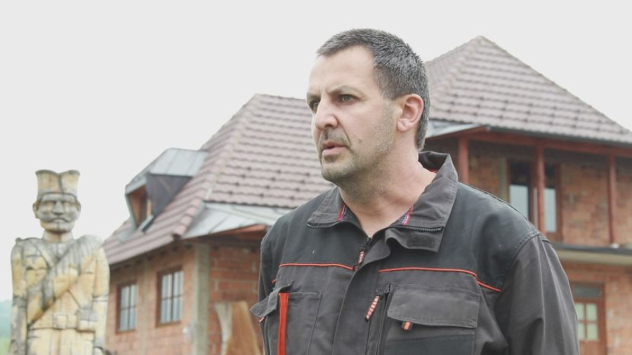 U znak poštovanja prema liku i delu omiljenog patrijarha Pavla – isklesao skulpturu od dva metra FOTO