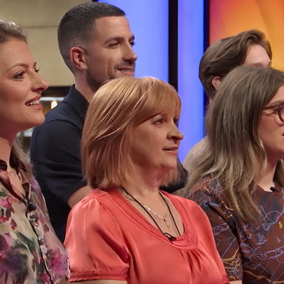 Takmičarima predstavljen treći sudija: Ljubica Komlenić ušla u kuhinju "MasterChef Srbija" VIDEO