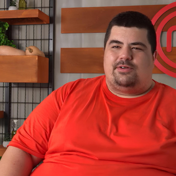 Takmičar sprema jelo od čak 35 sastojaka: Da li će uspeti da oduševi sudije? VIDEO