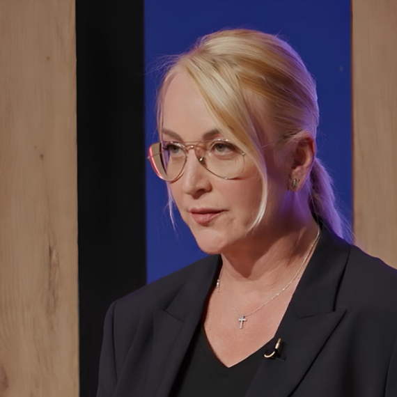 Aleksandar je nezadovoljan jelom, a sudija Ljubica mu poručuje: "Probaću, nadam se da neću da umrem"