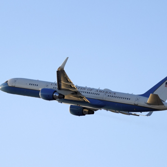 Poleteo "Ait Force Two"; U njemu je telo