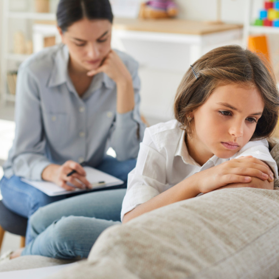 Medicinska sestra otkrila koje stvari nikad ne dopušta svojoj deci: Da li je preterala? VIDEO/ANKETA