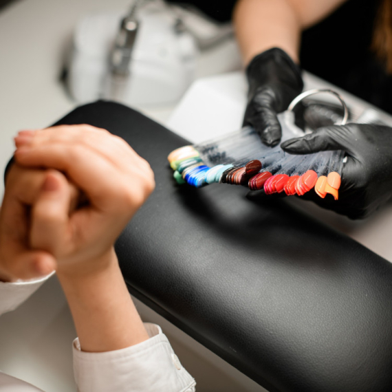 Ovo je jedina boja laka za nokte koja vam je potrebna ove jeseni FOTO