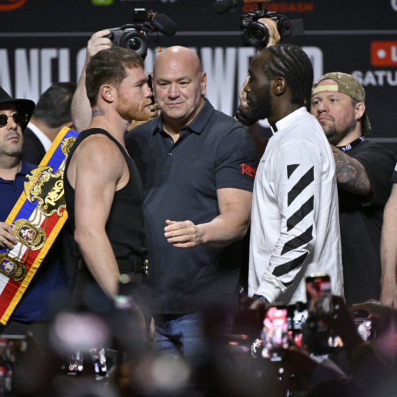 Napeto pred megaborbu – Kanelo i Kraford u ringu, Dejna Vajt na udaru VIDEO