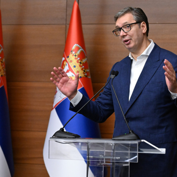 Vučić: Pored rušenja SPC, blokaderi sada udaraju na vojsku; Vojna parada je izraz želje da obeležimo praznik