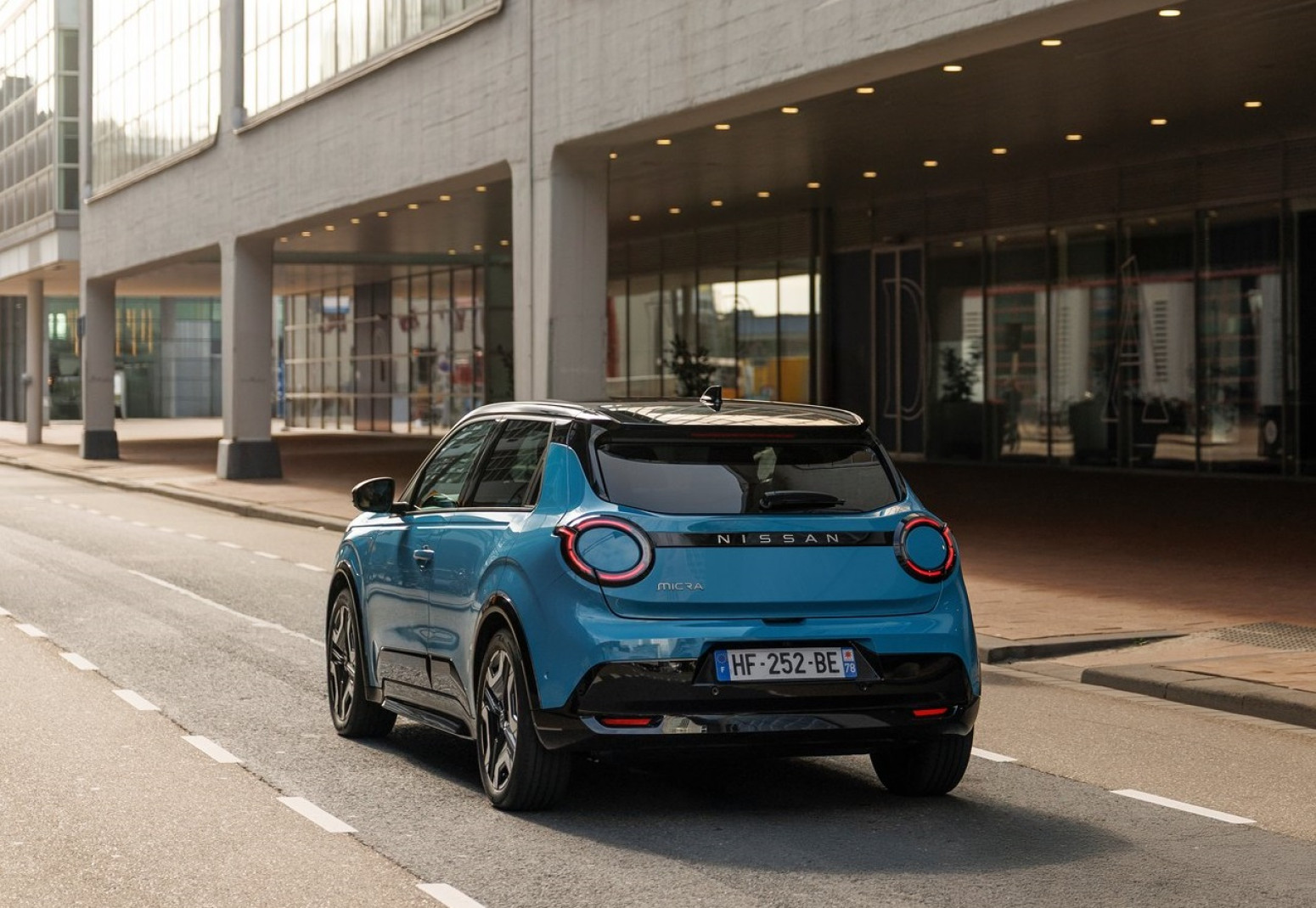 Nova Nissan Micra na ulicama! Mnogo toga pozajmljuje od francuskog brata