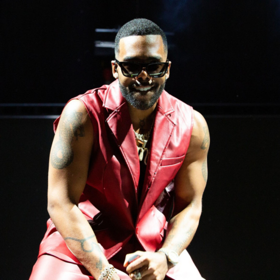 Pevač uživa u vezi sa četiri žene: "Svaka zna svoju ulogu, odane su samo meni" FOTO