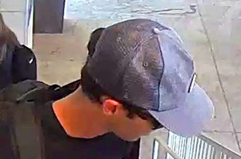 Prva fotografija osumnjičenog za ubistvo Čarlija Kirka nakon hapšenja FOTO