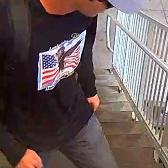 Prva fotografija osumnjičenog za ubistvo Čarlija Kirka nakon hapšenja FOTO