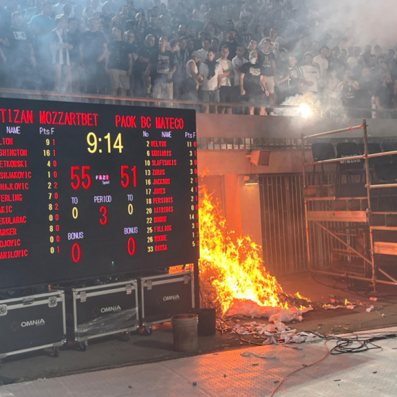 Haos na Tašmajdanu – "grobari" izazvali veliki požar! VIDEO