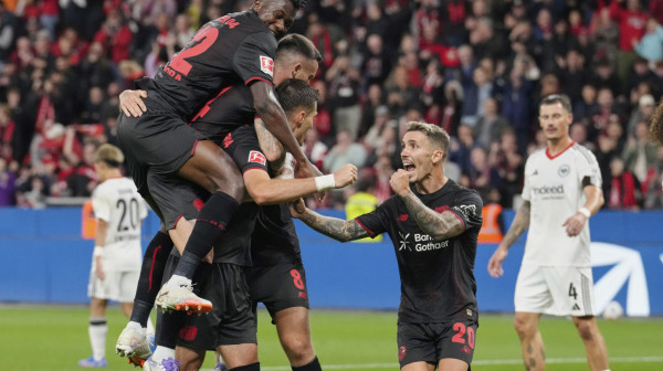 Leverkuzen slavio sa dva igrača manje