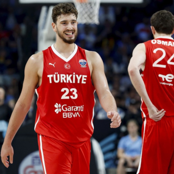 Šengun zbog Janisa poklonio Osmaniju skupocen sat