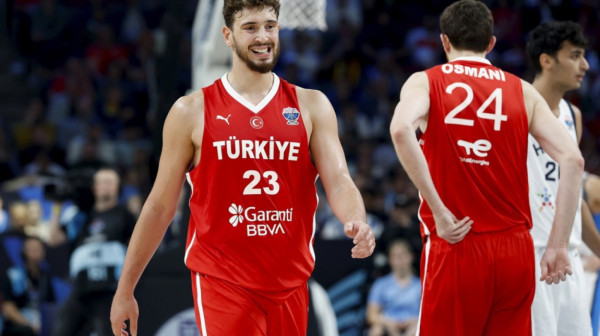 Šengun zbog Janisa poklonio Osmaniju skupocen sat