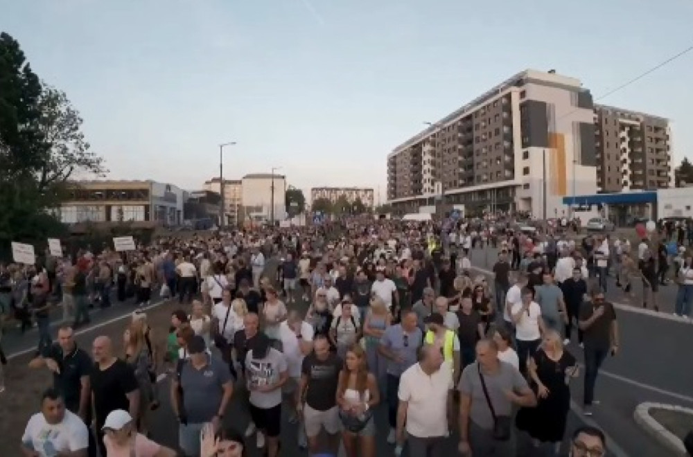 Veličanstveno; Snimak dronom na skupu protiv blokada na Voždovcu gde je bio i Vučić VIDEO