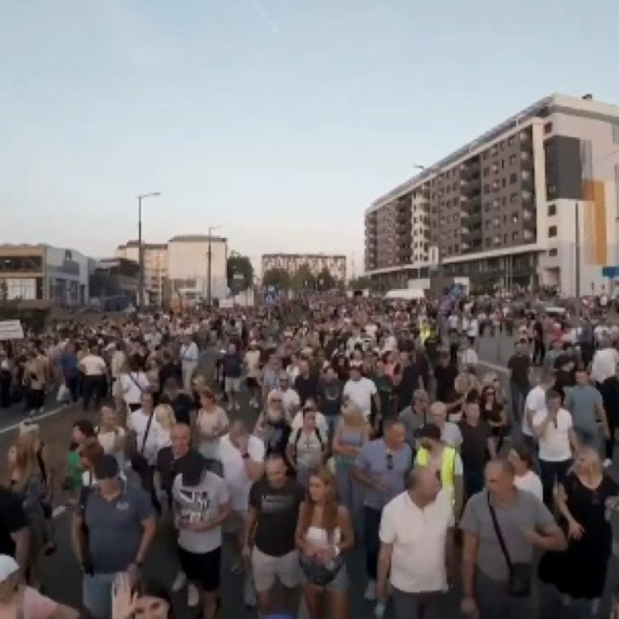 Veličanstveno; Snimak dronom na skupu protiv blokada na Voždovcu gde je bio i Vučić VIDEO