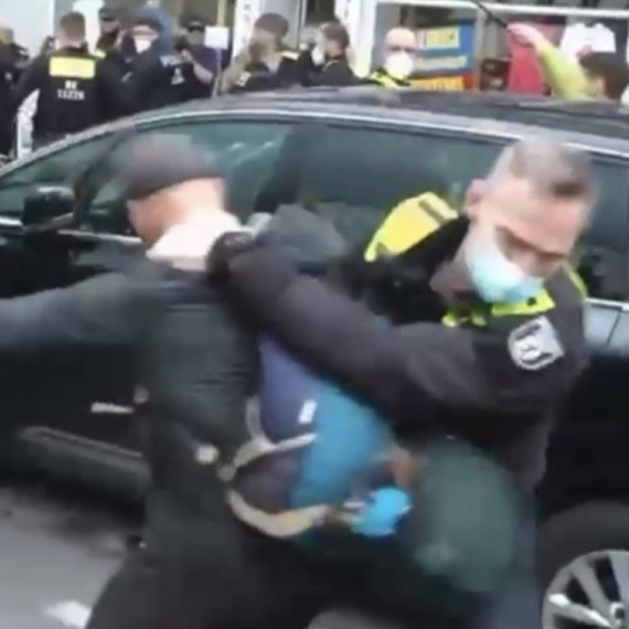 Ovako se policija EU u Nemačkoj odnosi prema blokaderima VIDEO