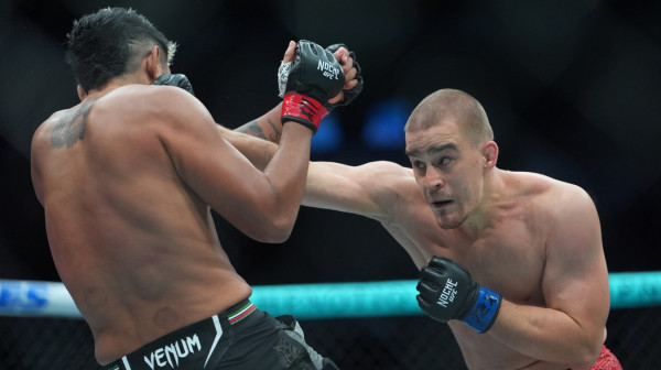 Todorović "udavio" protivnika – prekinuo negativan niz u UFC VIDEO