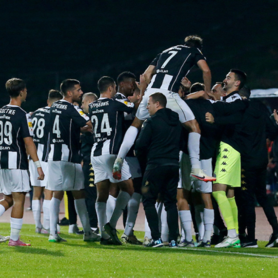 Partizan preskočio Zvezdu – posle petarde u Subotici, Partizan čeka derbi na vrhu tabele